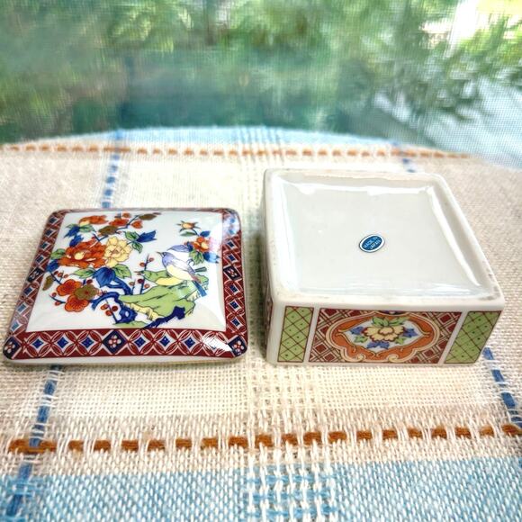 Vintage Japanese Porcelain Trinket Box with Bird & Floral Design - Picture 4 of 11